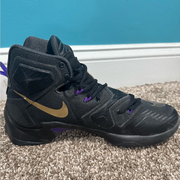 Nike Men’s Black and Gold Sneakers - Picture 1 of 9